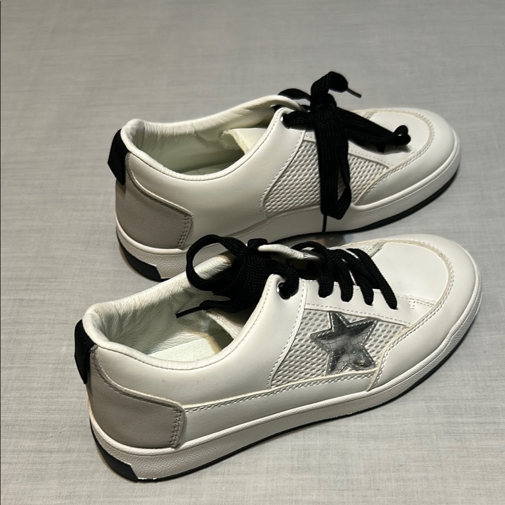 Vintage Havana White Sneakers with Black Accents - Picture 3 of 7